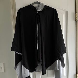 RainCaper Black and Gray Women's Reversible Rain Cape NWOT